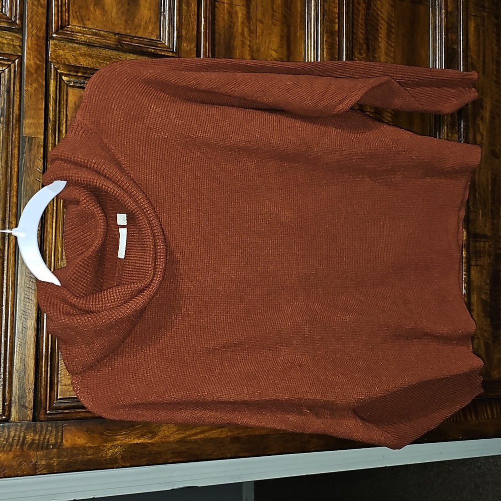 CYRUS Womens Sz XS Cowl Neck Sweater. Super Pretty Gteat For Fall!!